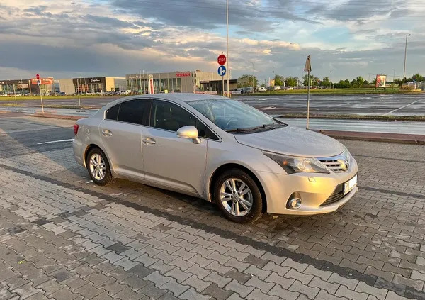 toyota Toyota Avensis cena 31000 przebieg: 319000, rok produkcji 2012 z Poznań